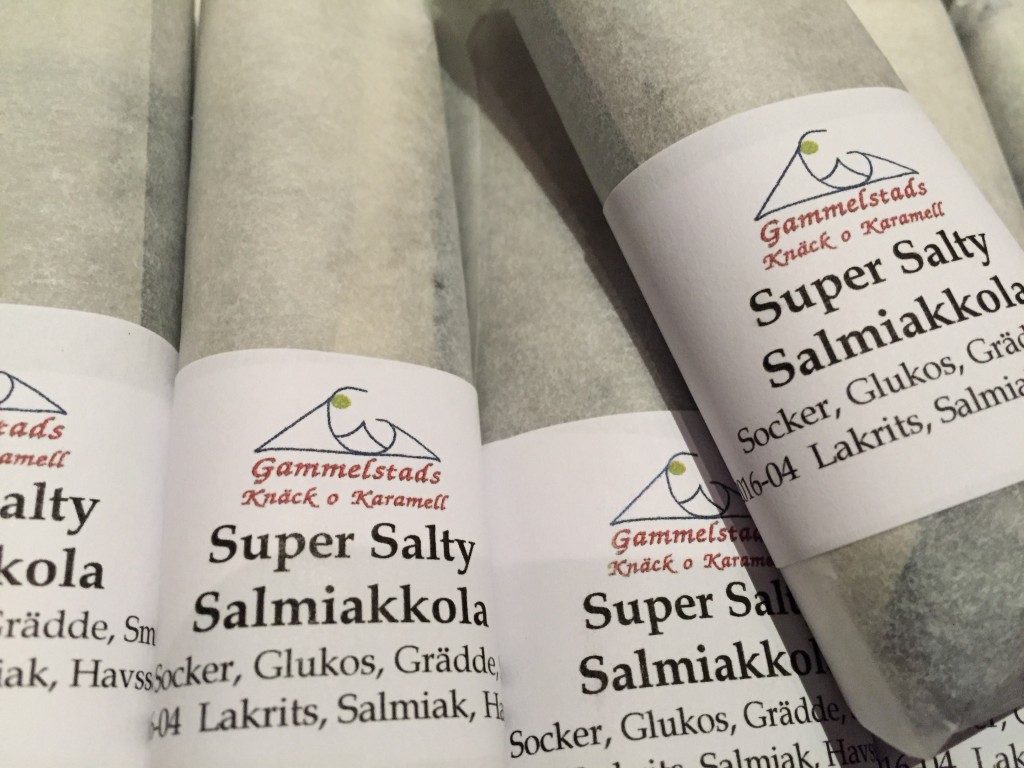 Super Salty Salmiakkola -toffeeta valmistetaan käsityönä Pohjois-Ruotsissa. Foto: Finska Salmiakföreningen